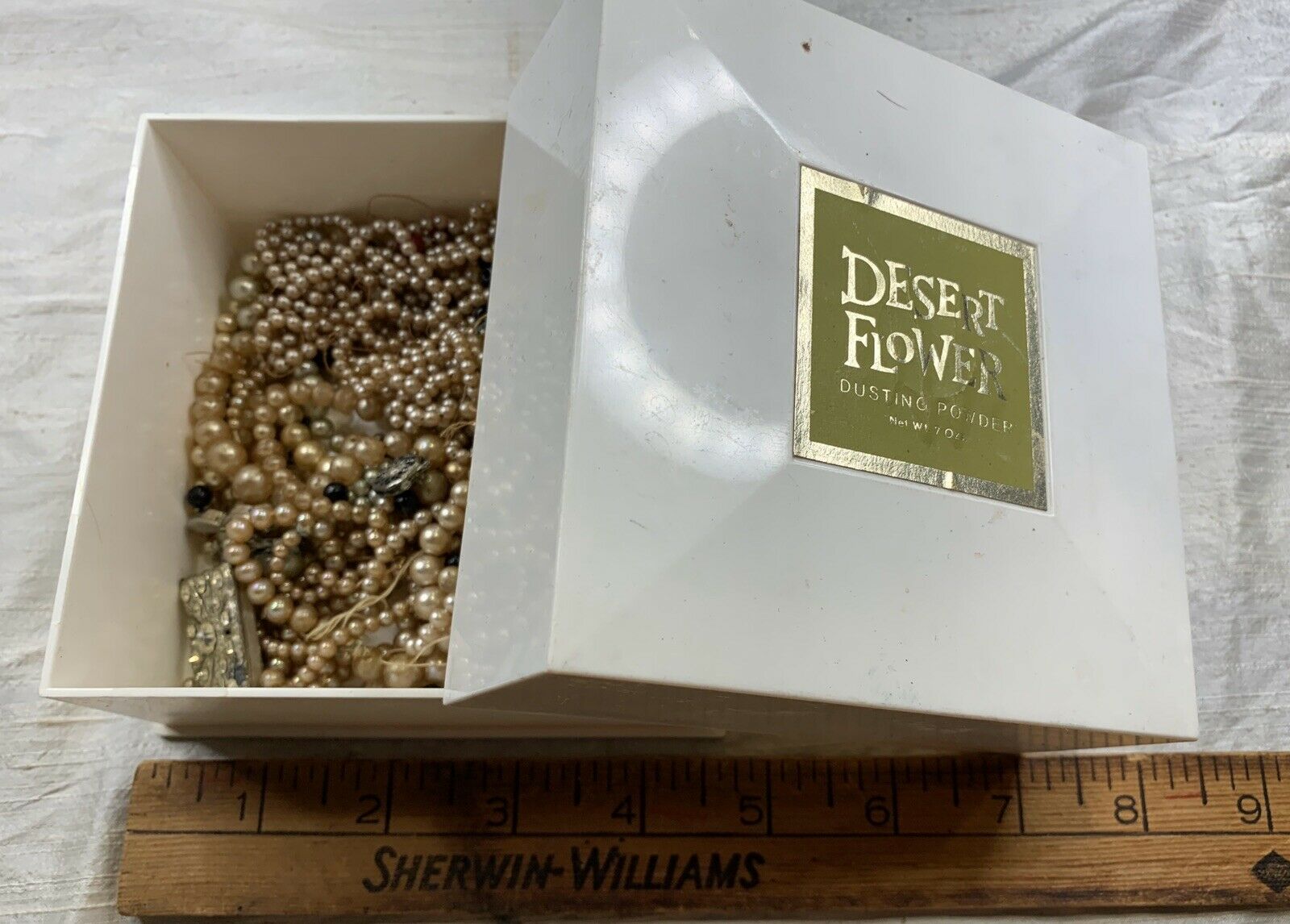 Vintage Powder Box Filled With Vintage Broken Water Damaged Pearl Beads Jw-42