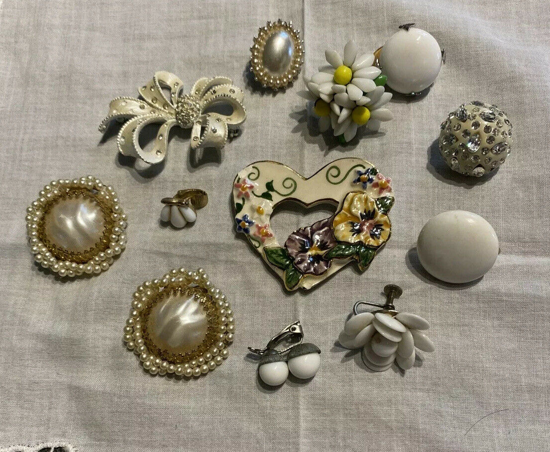 Vintage White Crafting Jewelry  Parts Repair Harvest Ps-17